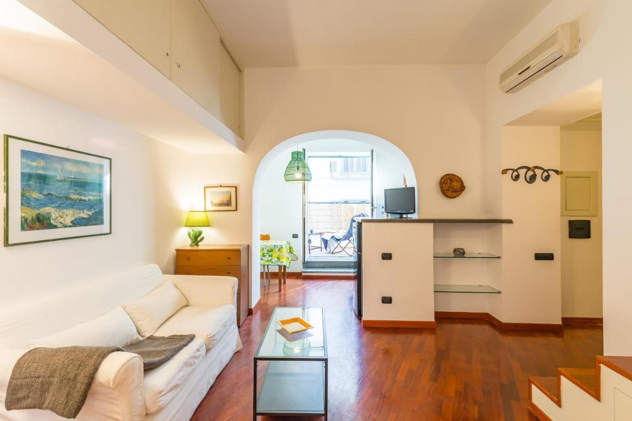 Parthenope'S Eye On The Seafront By Napoliapartments المظهر الخارجي الصورة